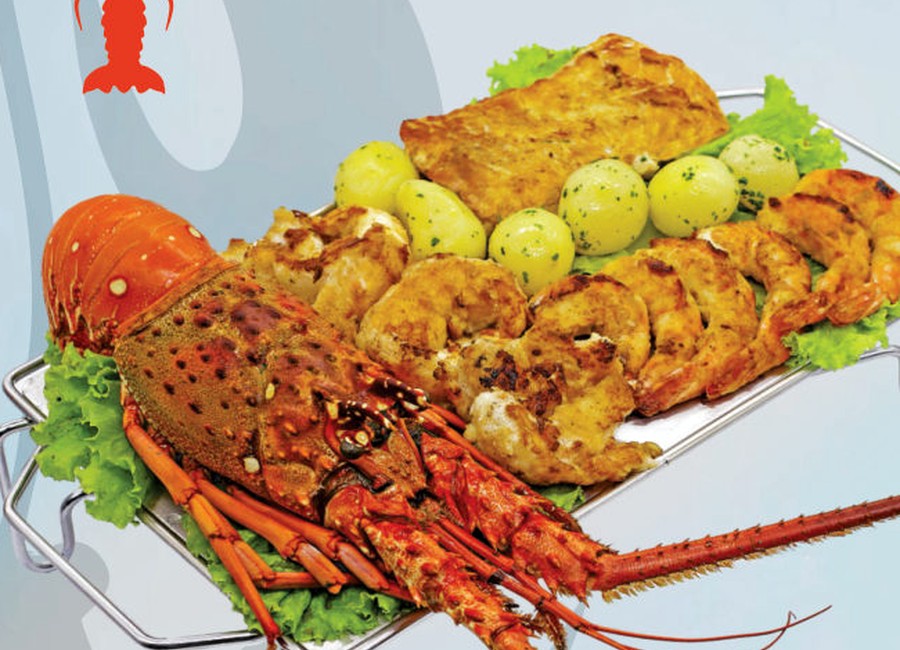 Lagosta mista com camarões, peixe e batatas